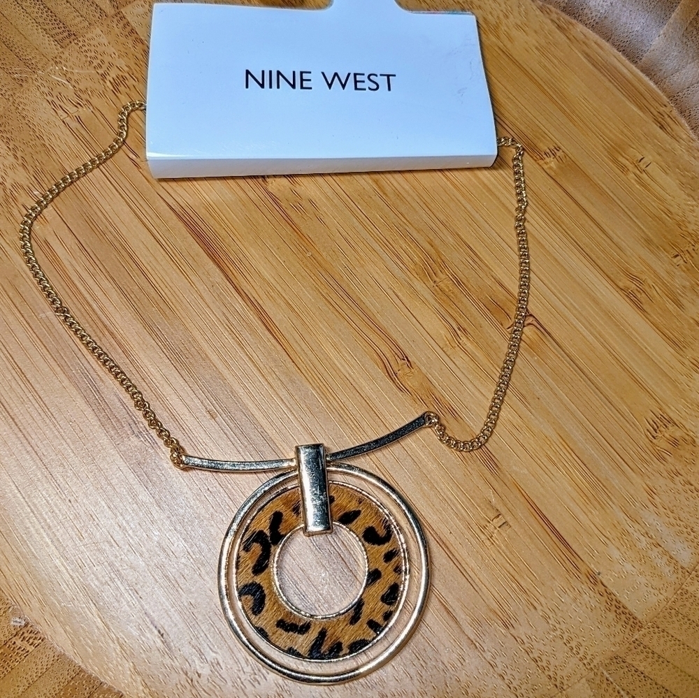 Nine West Gold Tone Leopard Print Double Ring Pendant Statement Necklace - Picture 2 of 3